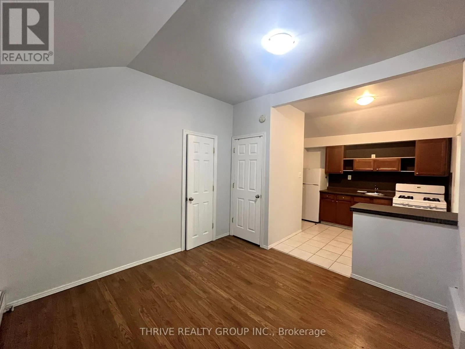3 - 1 WAVERLEY PLACE, #3