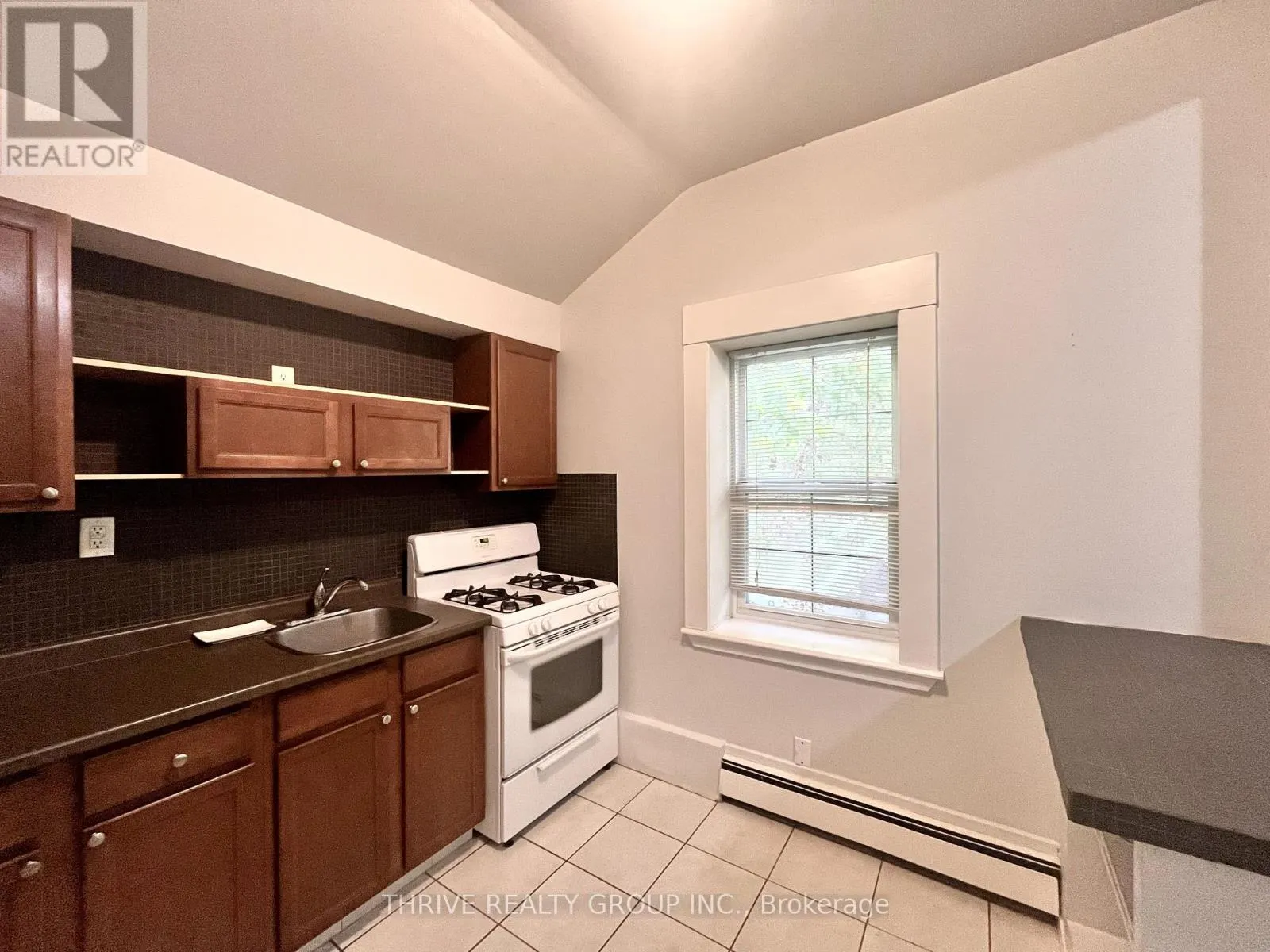 3 - 1 WAVERLEY PLACE, #3