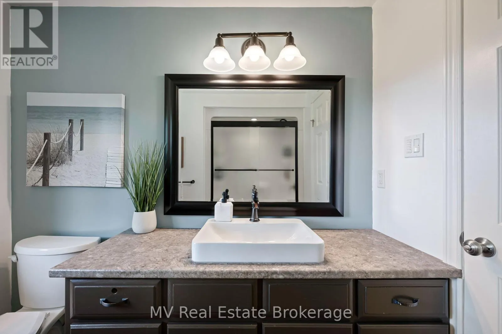 4 SARGENT BOULEVARD
