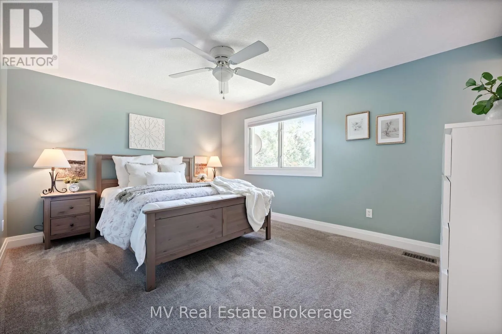 4 SARGENT BOULEVARD