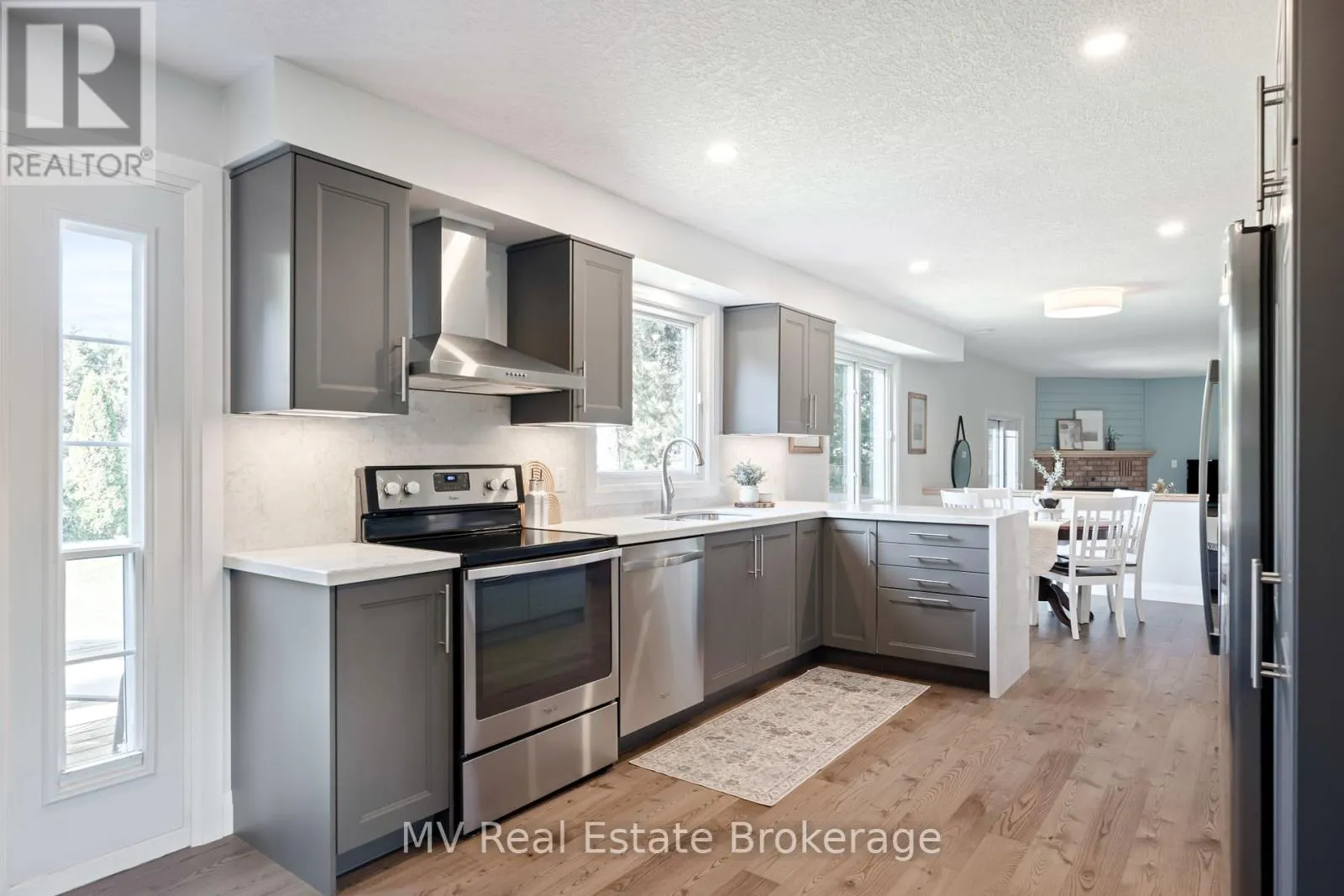 4 SARGENT BOULEVARD