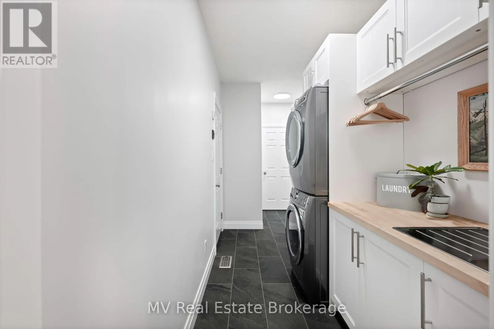 4 SARGENT BOULEVARD