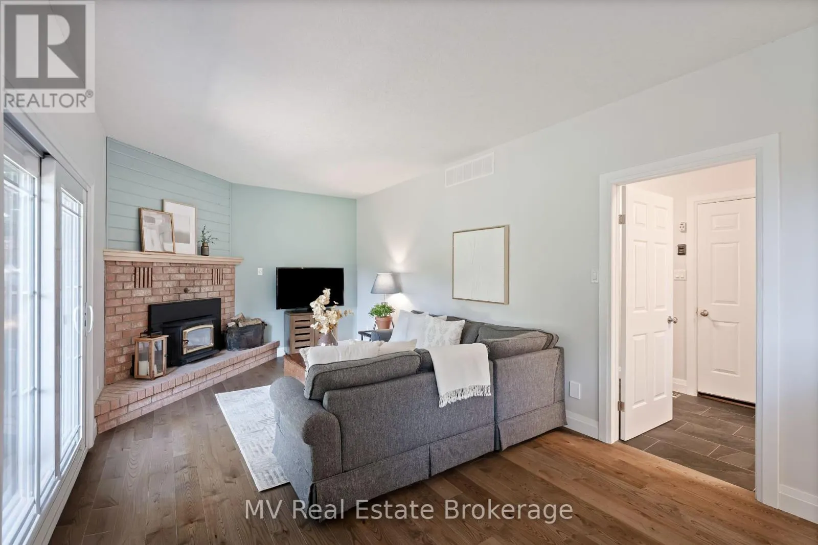 4 SARGENT BOULEVARD