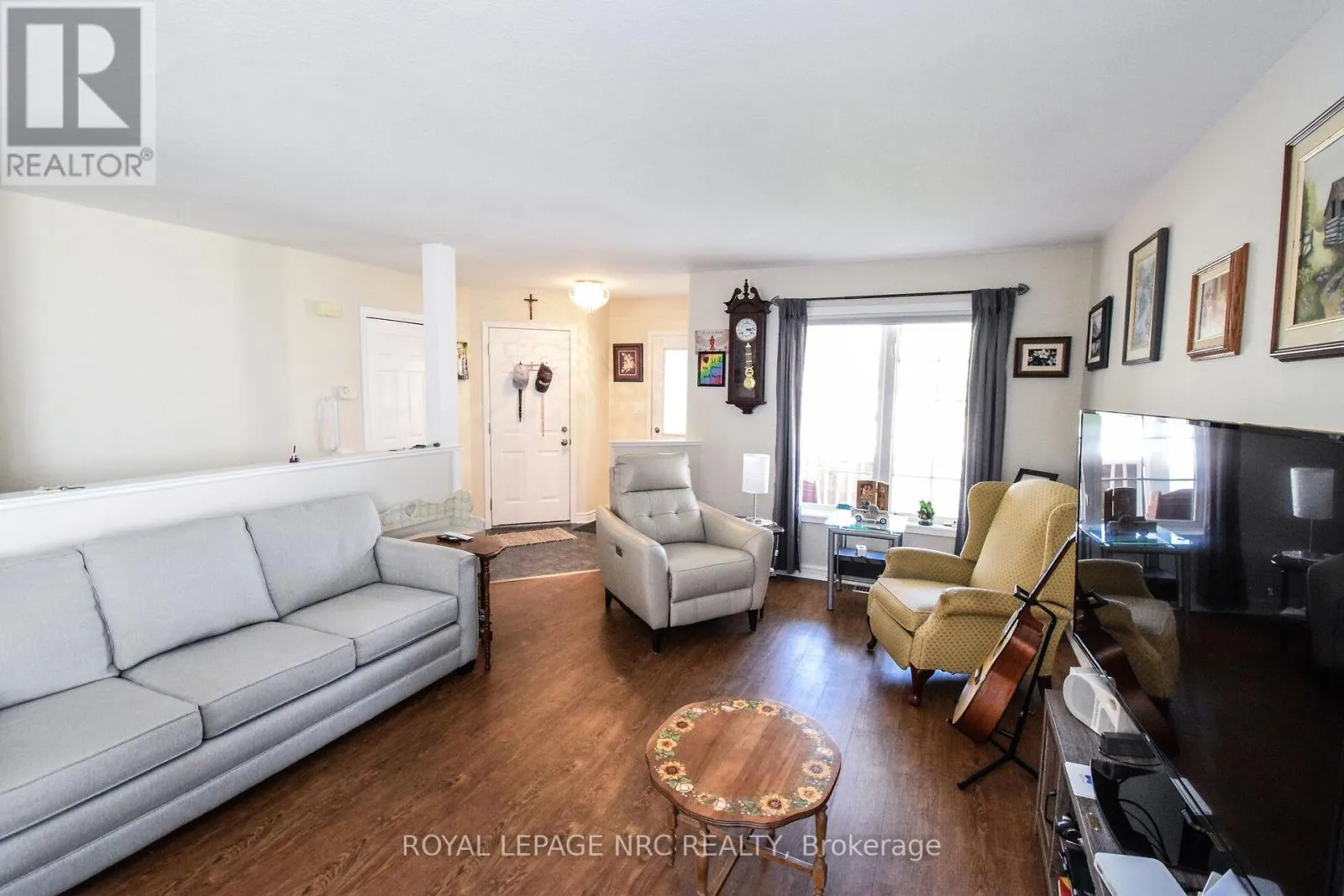 330 AUTUMN CRESCENT