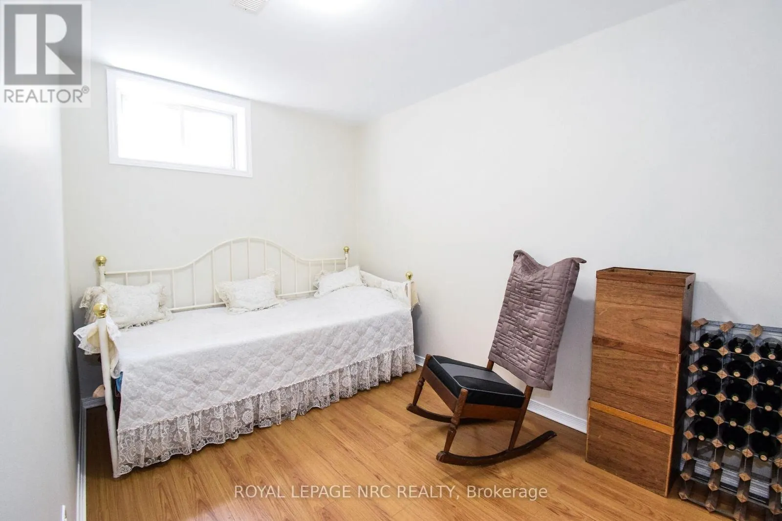 330 AUTUMN CRESCENT