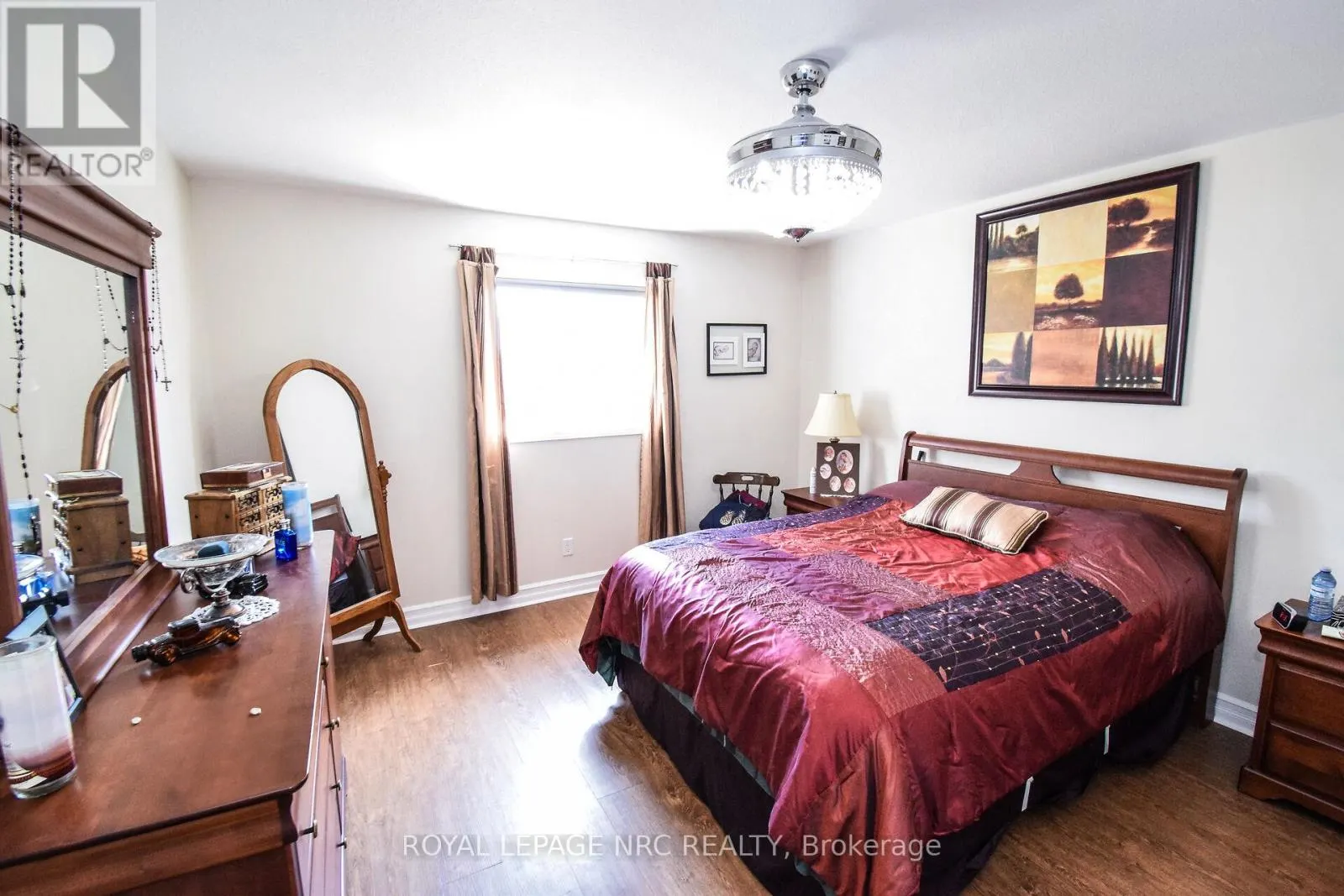 330 AUTUMN CRESCENT