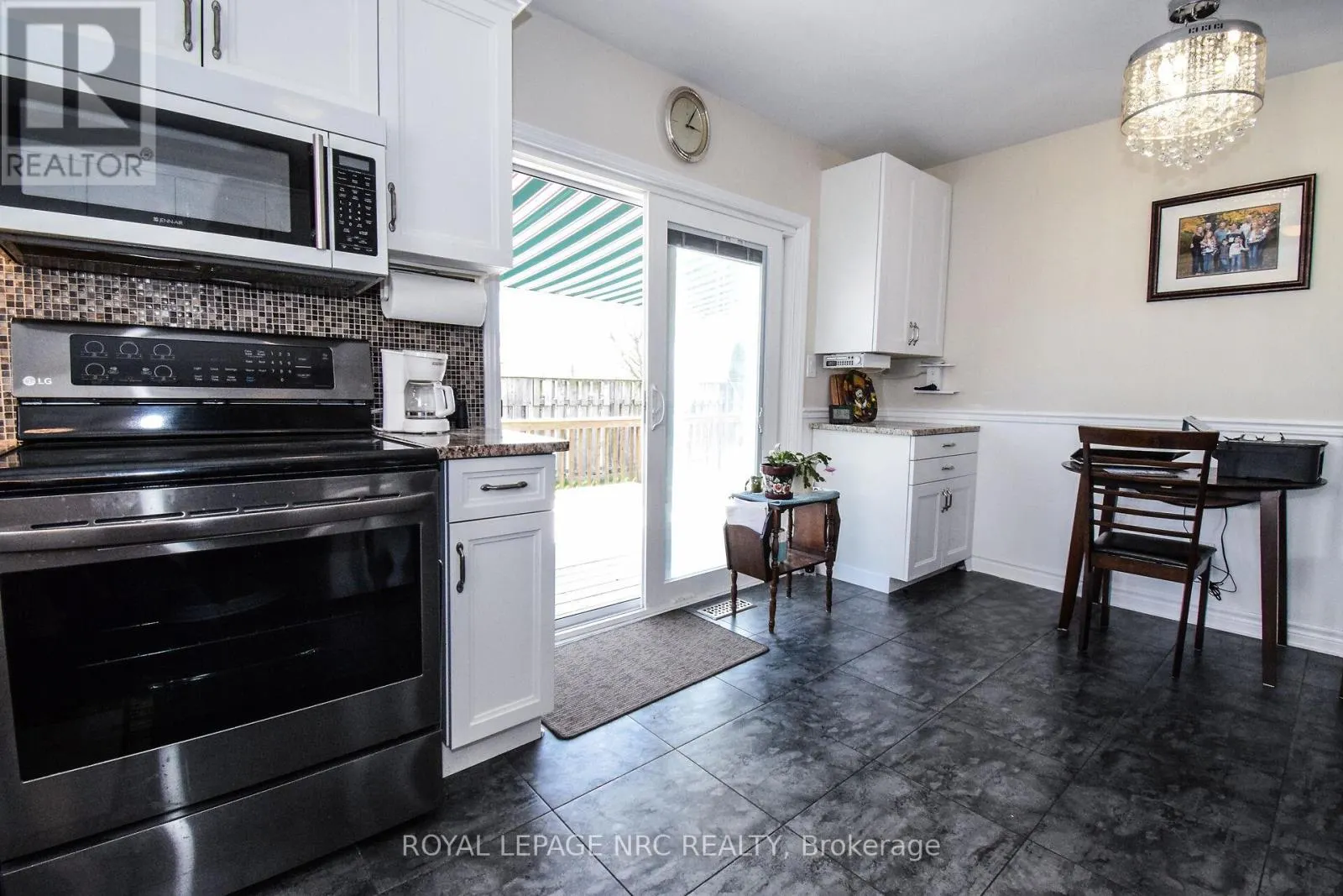 330 AUTUMN CRESCENT