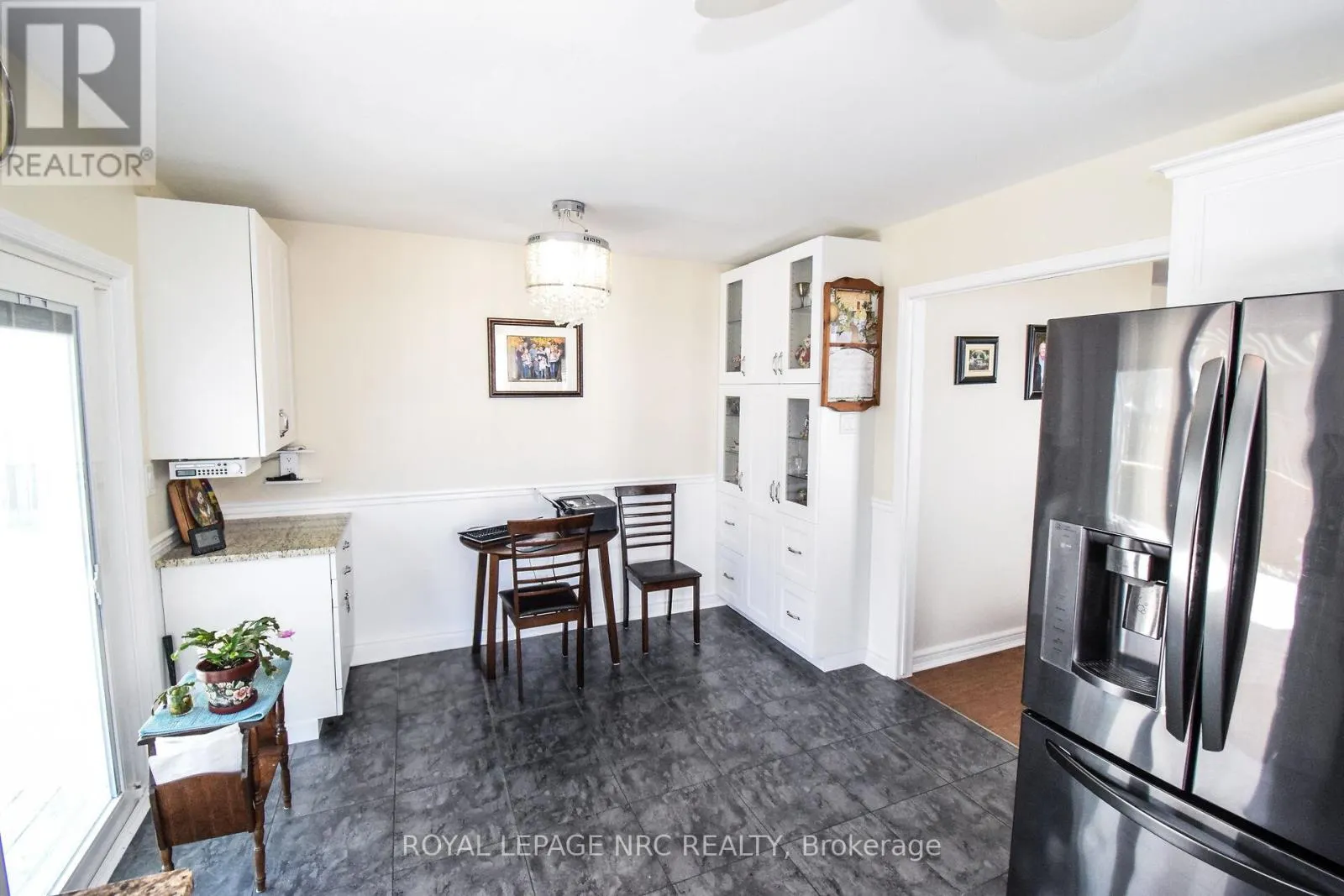 330 AUTUMN CRESCENT