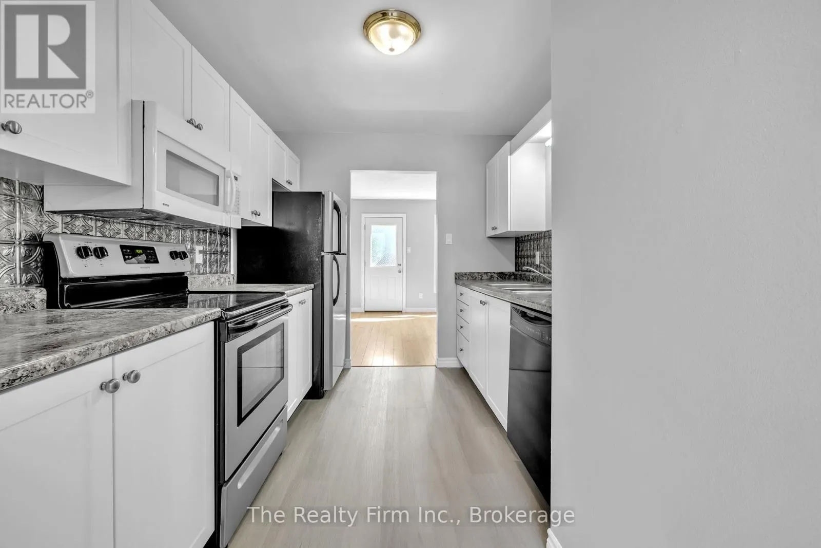 2 - 1135 NELLIS STREET, #2