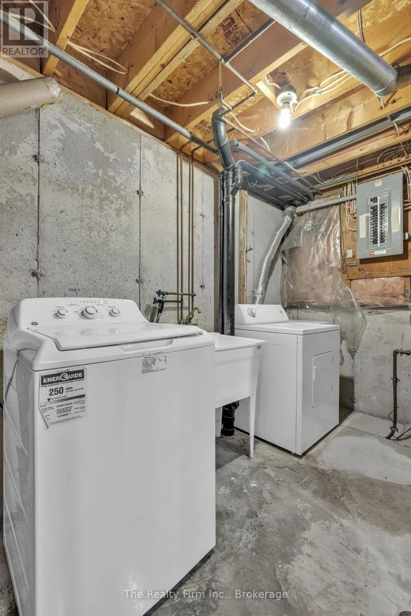 2 - 1135 NELLIS STREET, #2