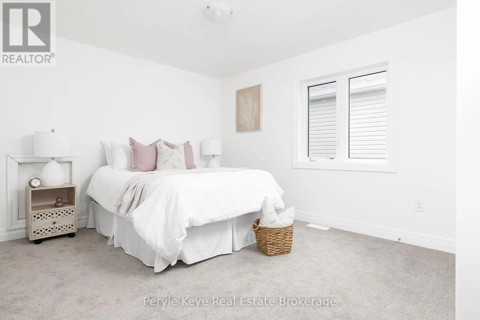 30 DYER CRESCENT