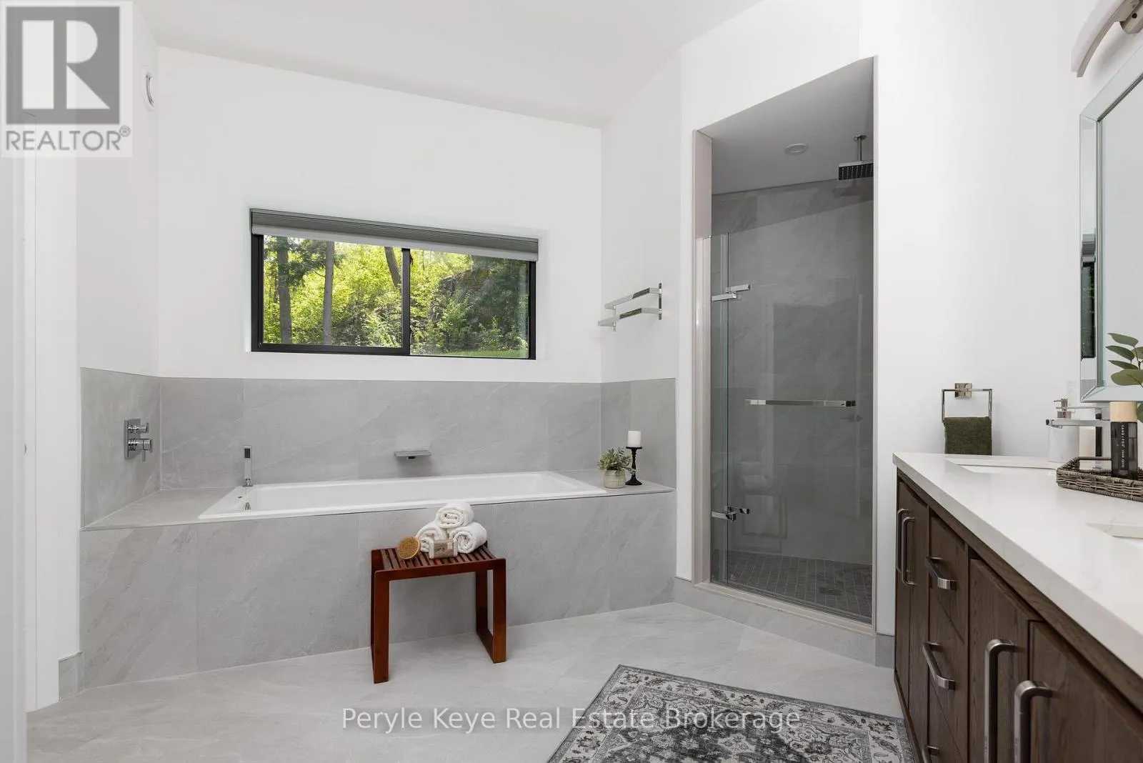 86 CLAREN CRESCENT