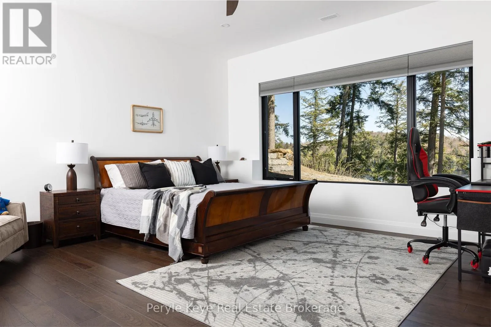 86 CLAREN CRESCENT