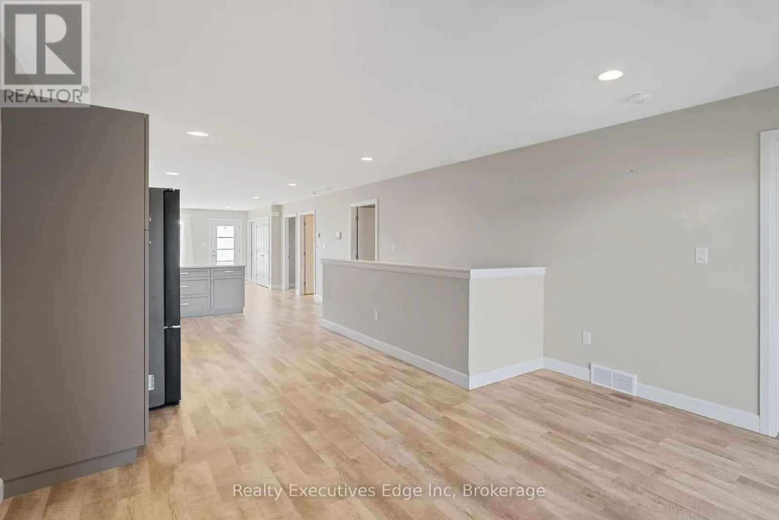 98 MOONSTONE CRESCENT
