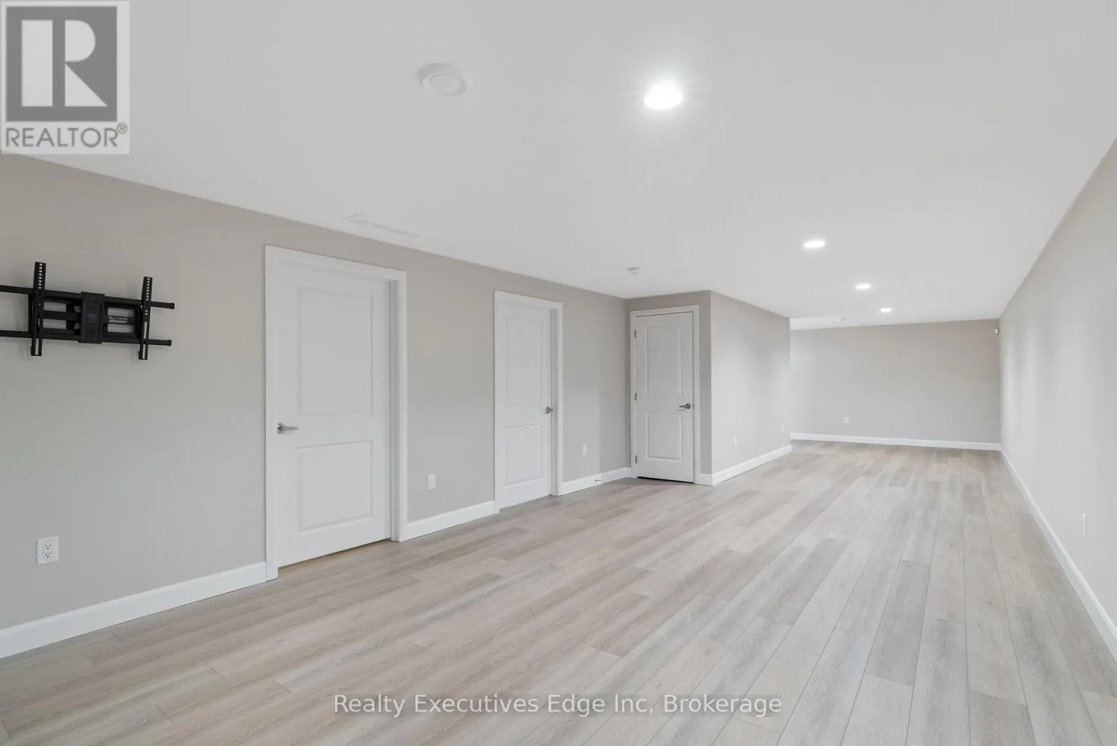 98 MOONSTONE CRESCENT