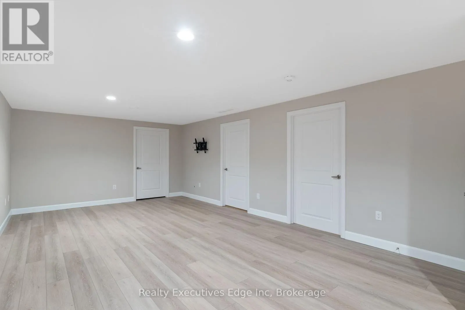 98 MOONSTONE CRESCENT