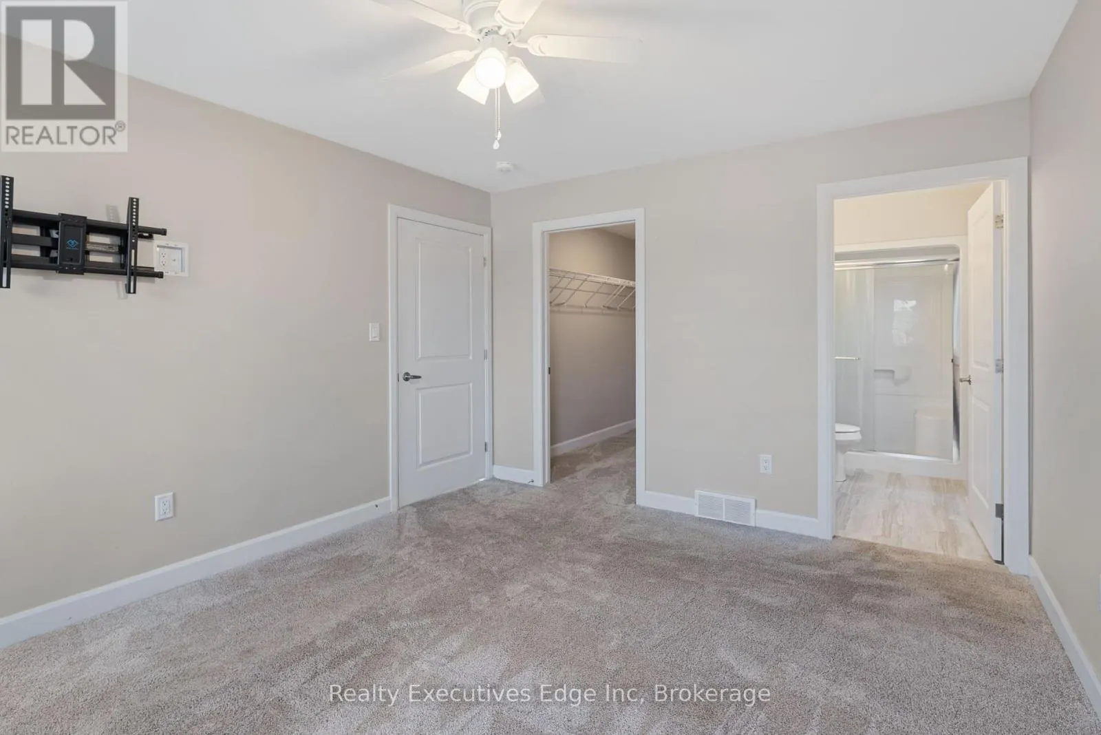 98 MOONSTONE CRESCENT