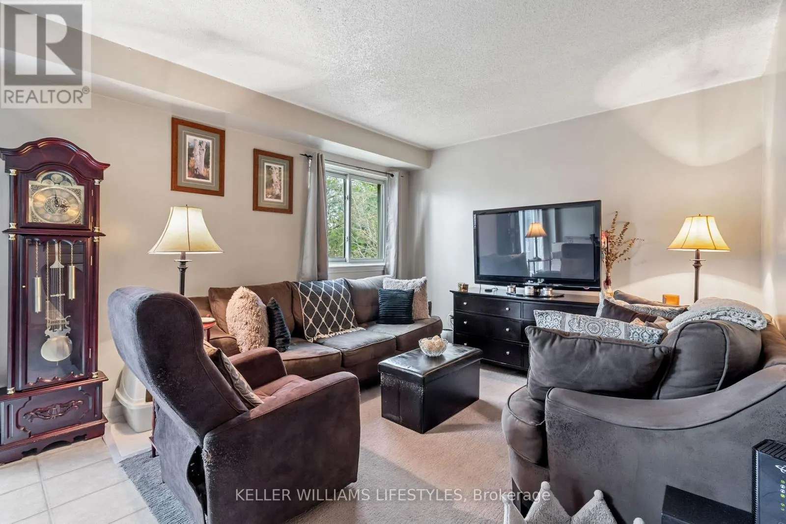 40 - 971 ADELAIDE STREET S, #40