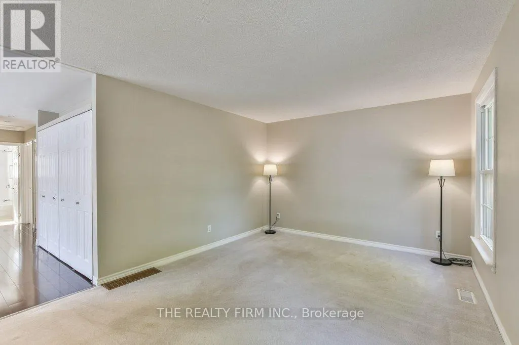 56 TOULON CRESCENT
