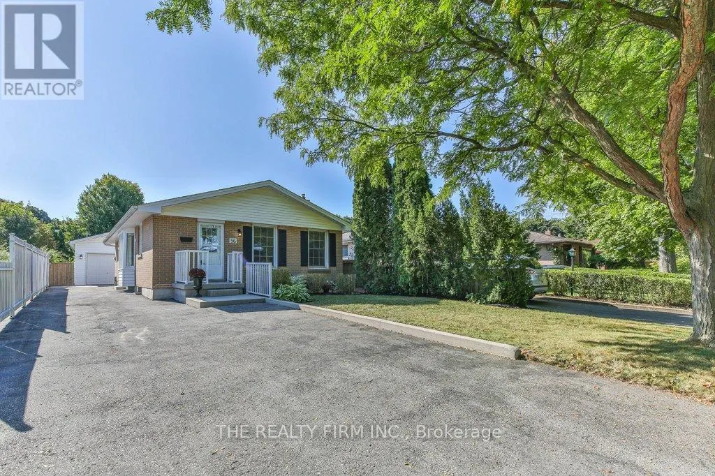 56 TOULON CRESCENT