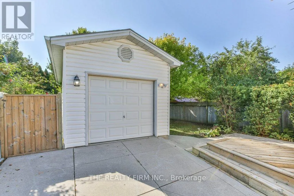 56 TOULON CRESCENT