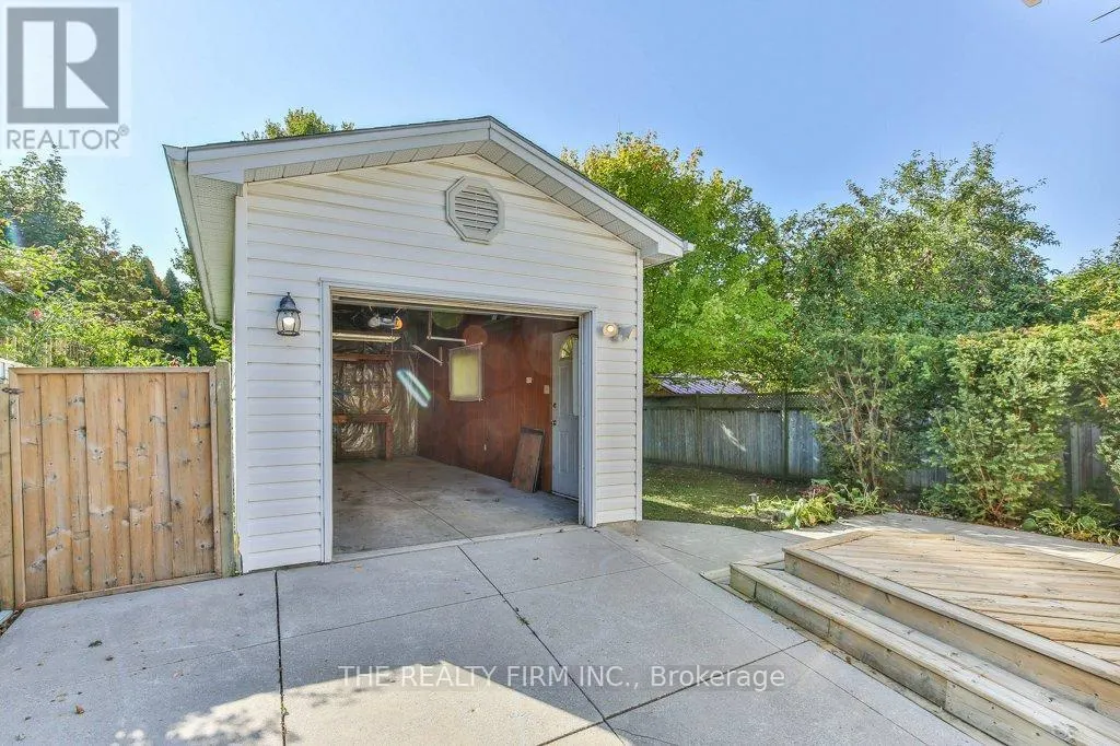 56 TOULON CRESCENT