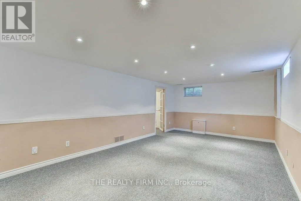 56 TOULON CRESCENT