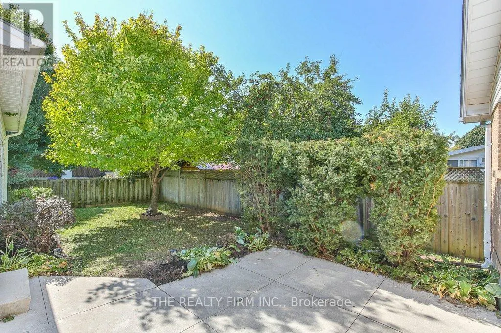 56 TOULON CRESCENT