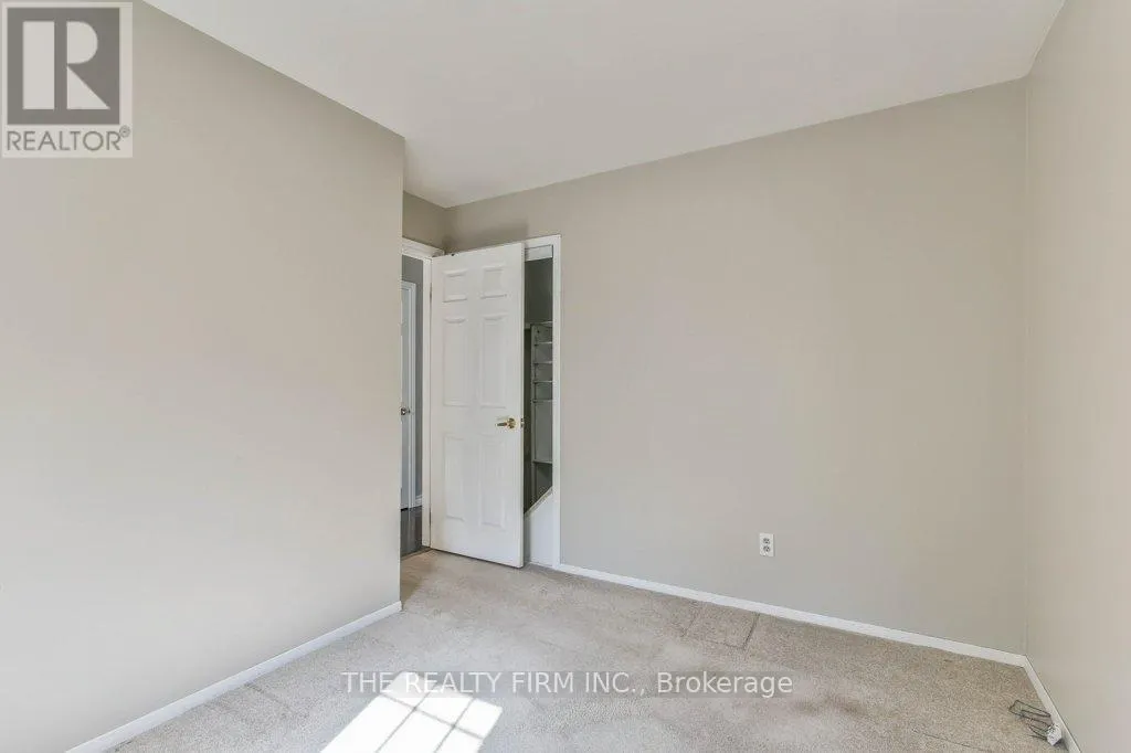 56 TOULON CRESCENT