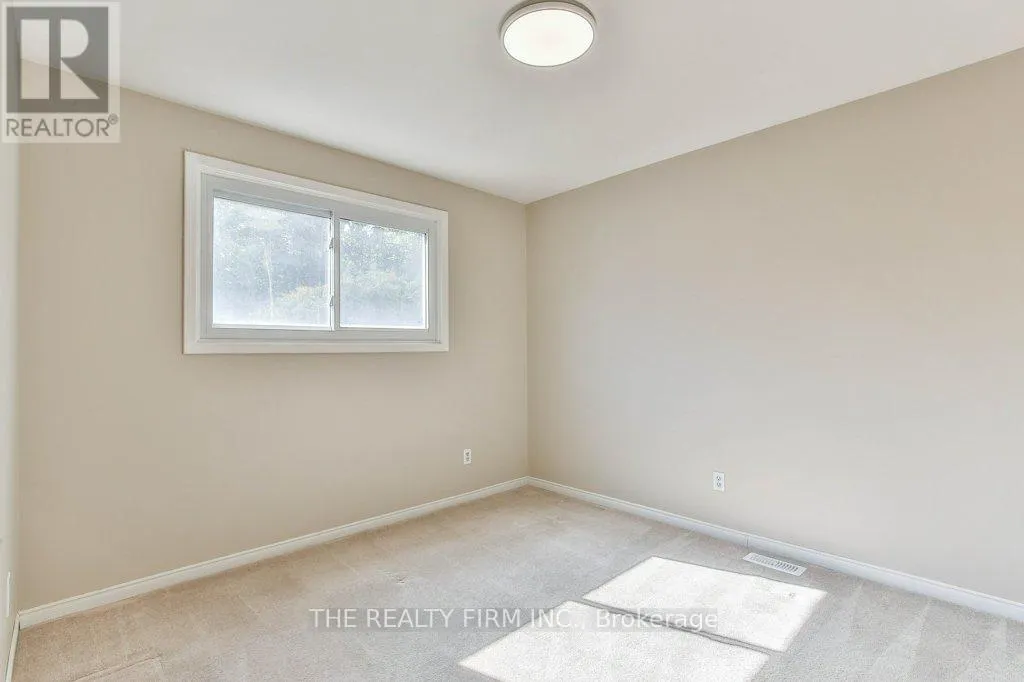 56 TOULON CRESCENT