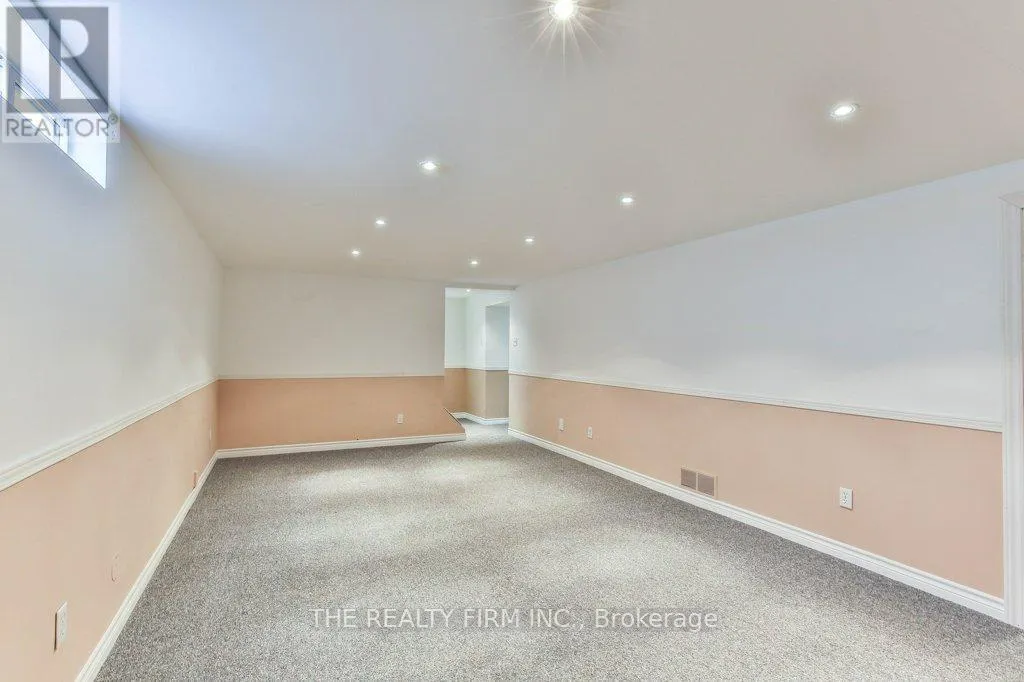 56 TOULON CRESCENT