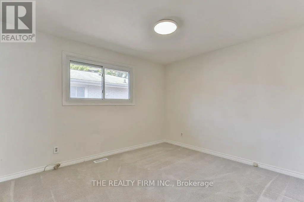 56 TOULON CRESCENT