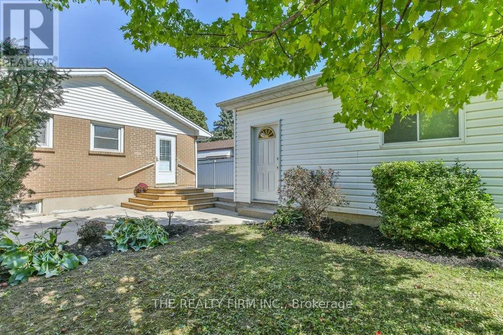 56 TOULON CRESCENT