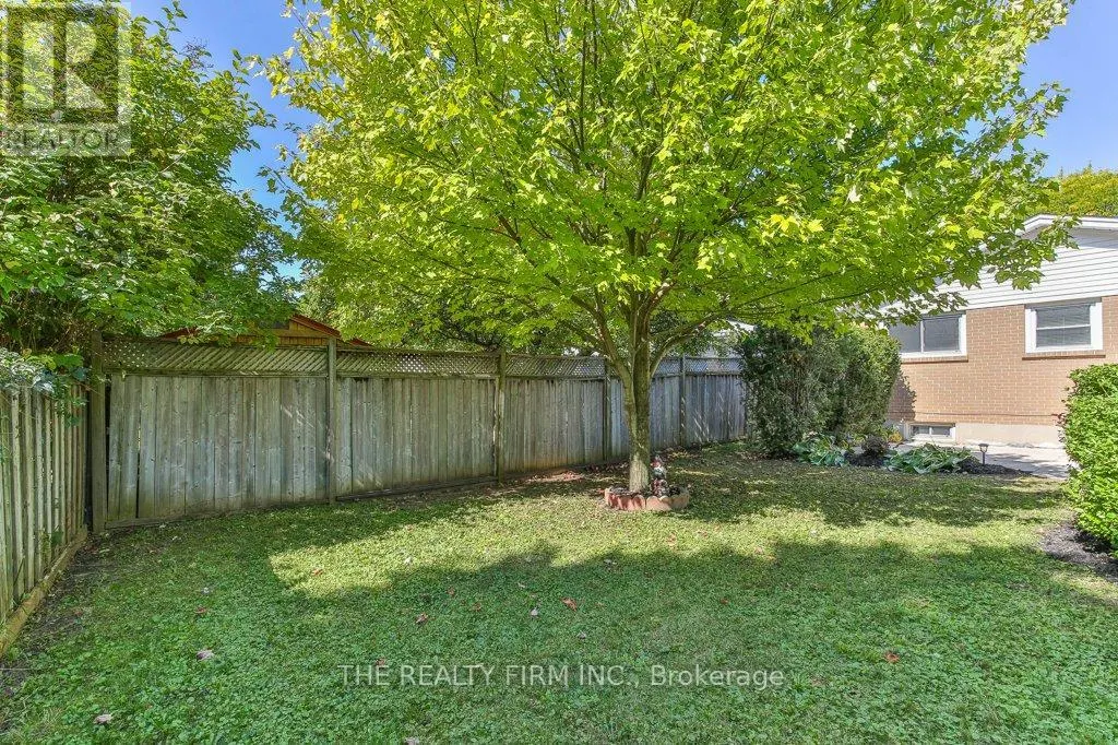 56 TOULON CRESCENT