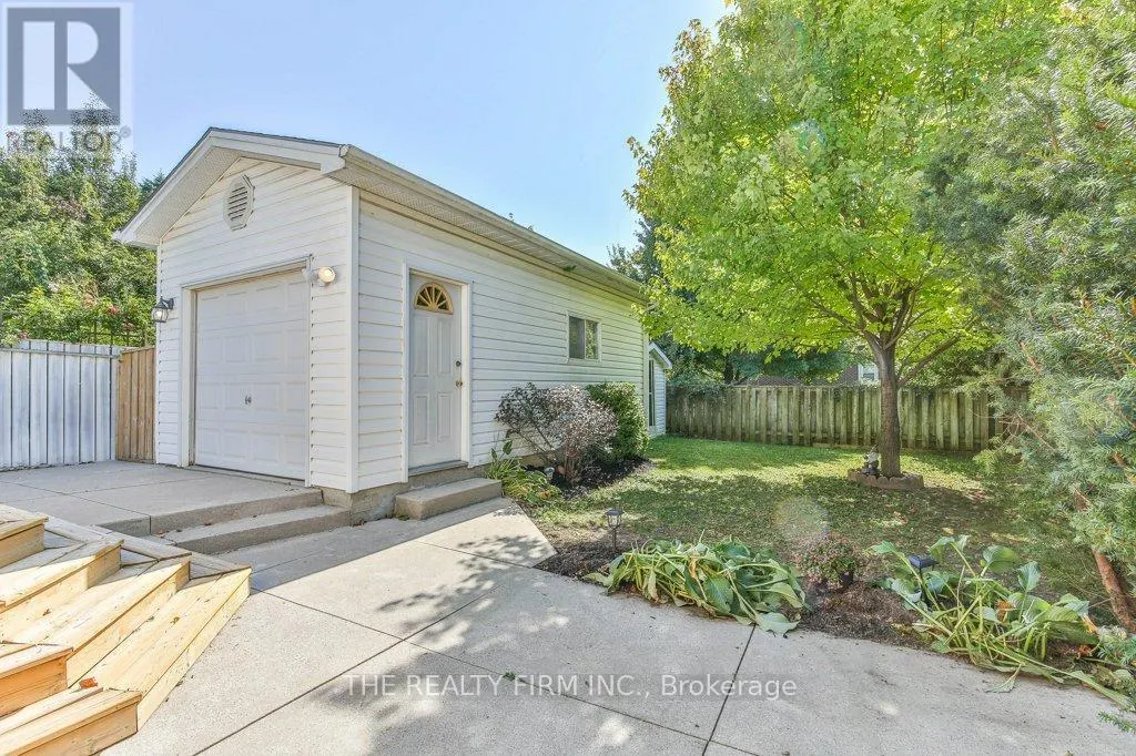 56 TOULON CRESCENT