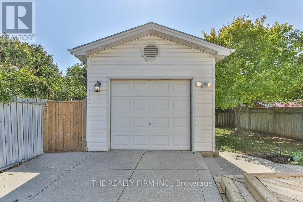 56 TOULON CRESCENT