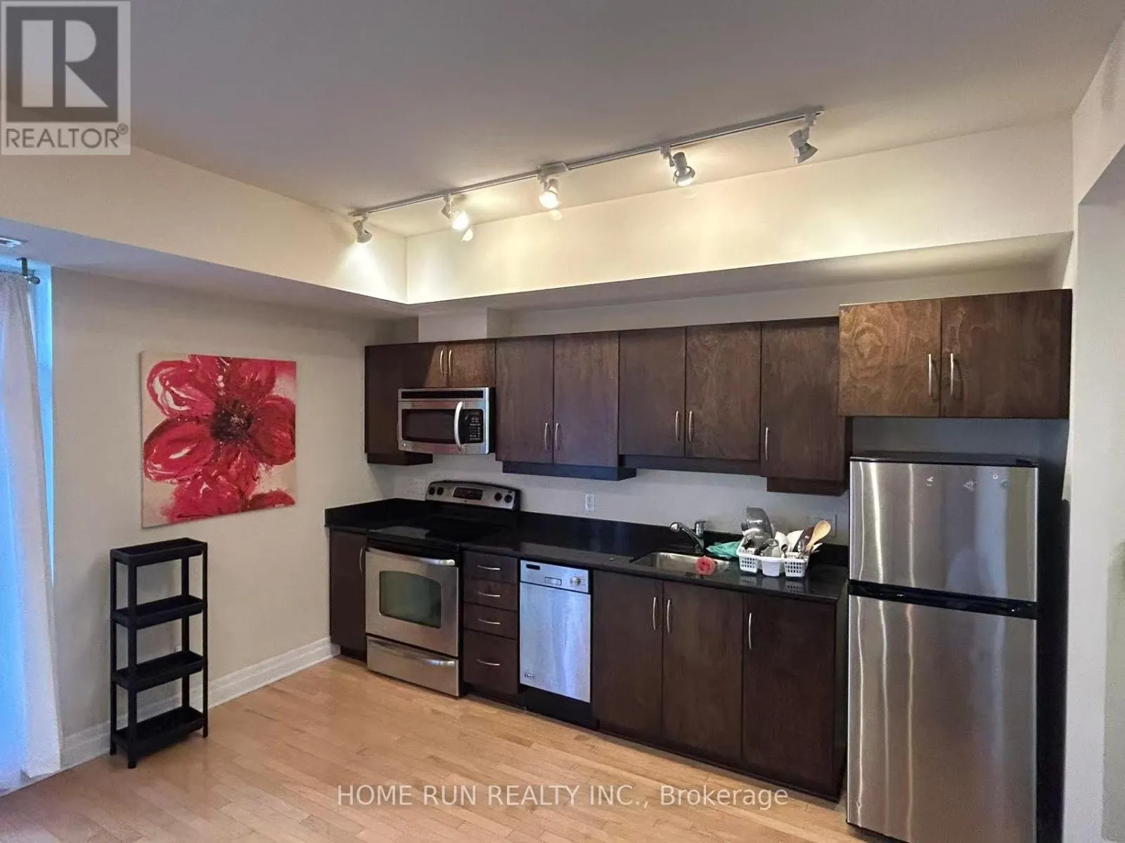 1007 - 245 KENT STREET N