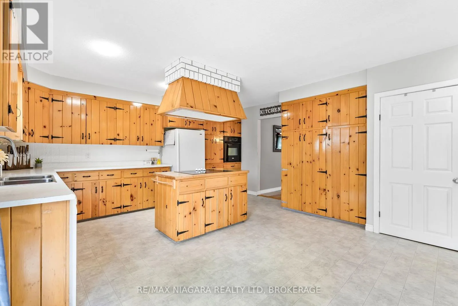 252 MELLANBY AVENUE