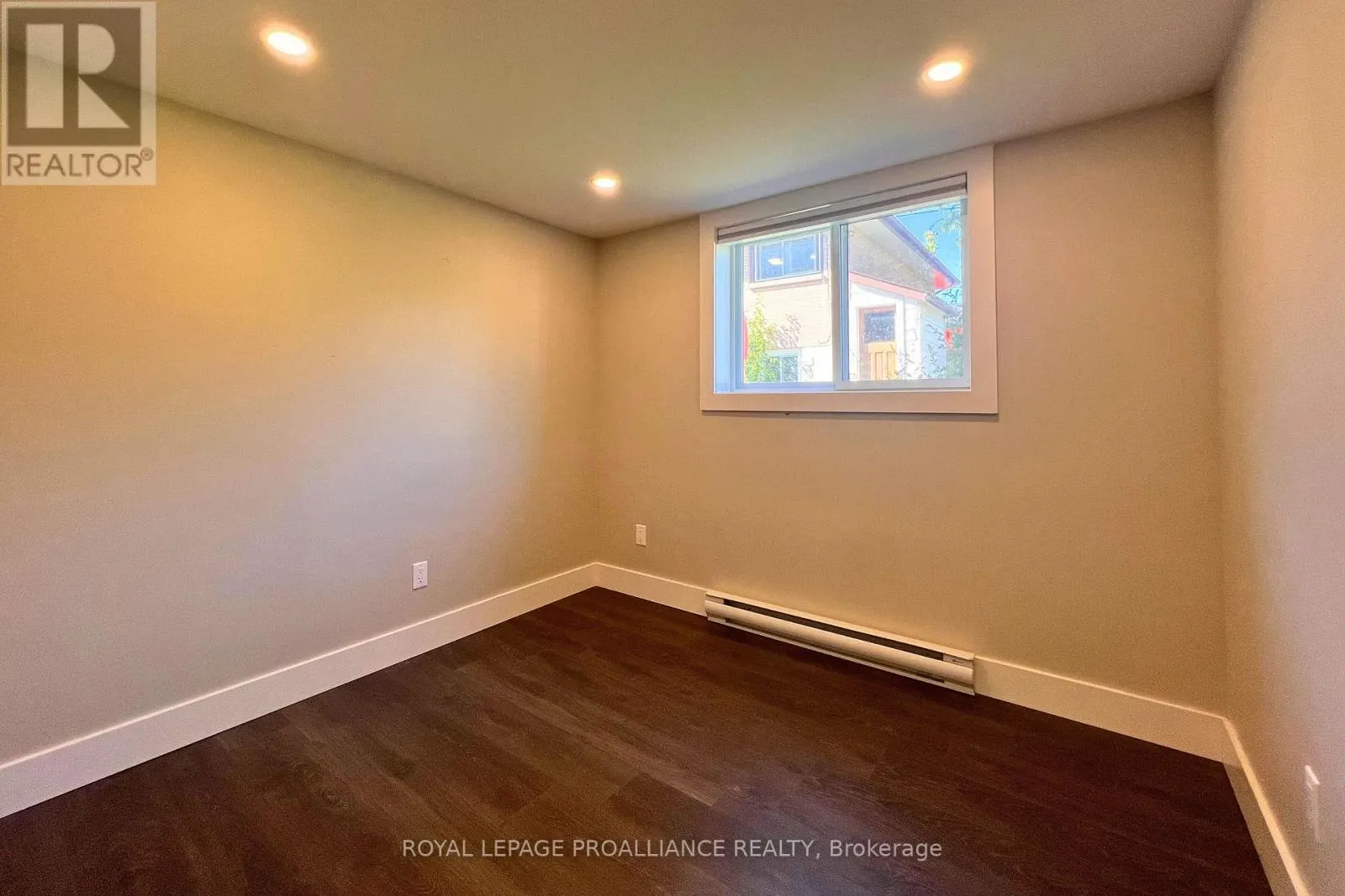 B - 20 MUNRO AVENUE, #B