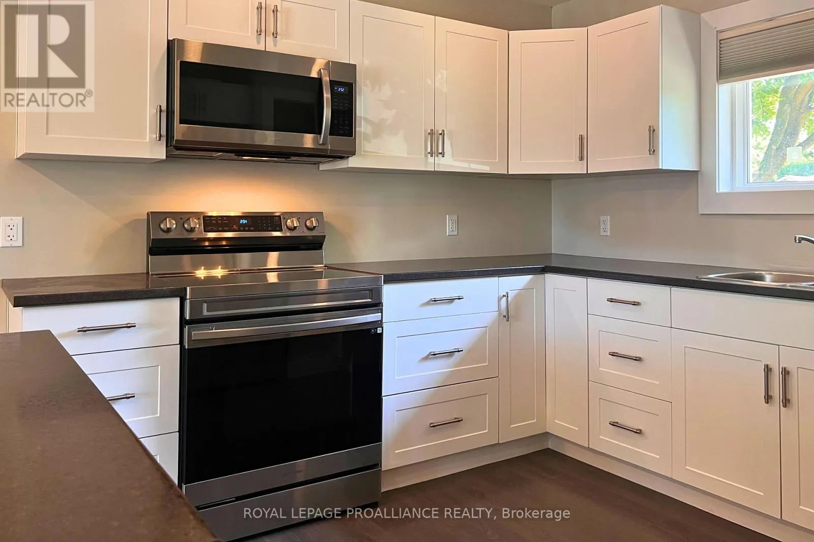 B - 20 MUNRO AVENUE, #B