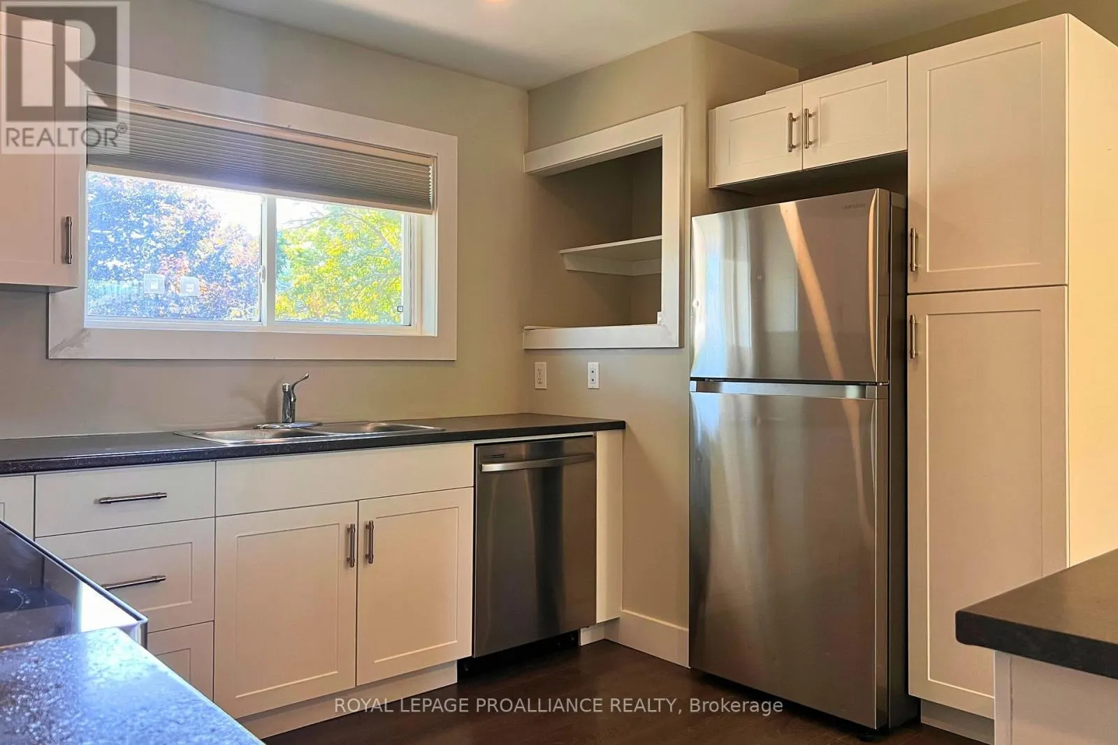 B - 20 MUNRO AVENUE, #B