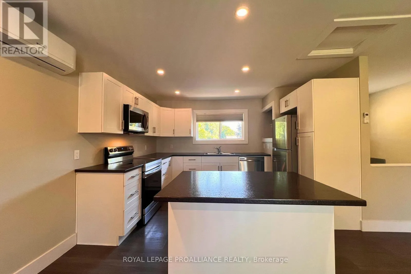 B - 20 MUNRO AVENUE, #B