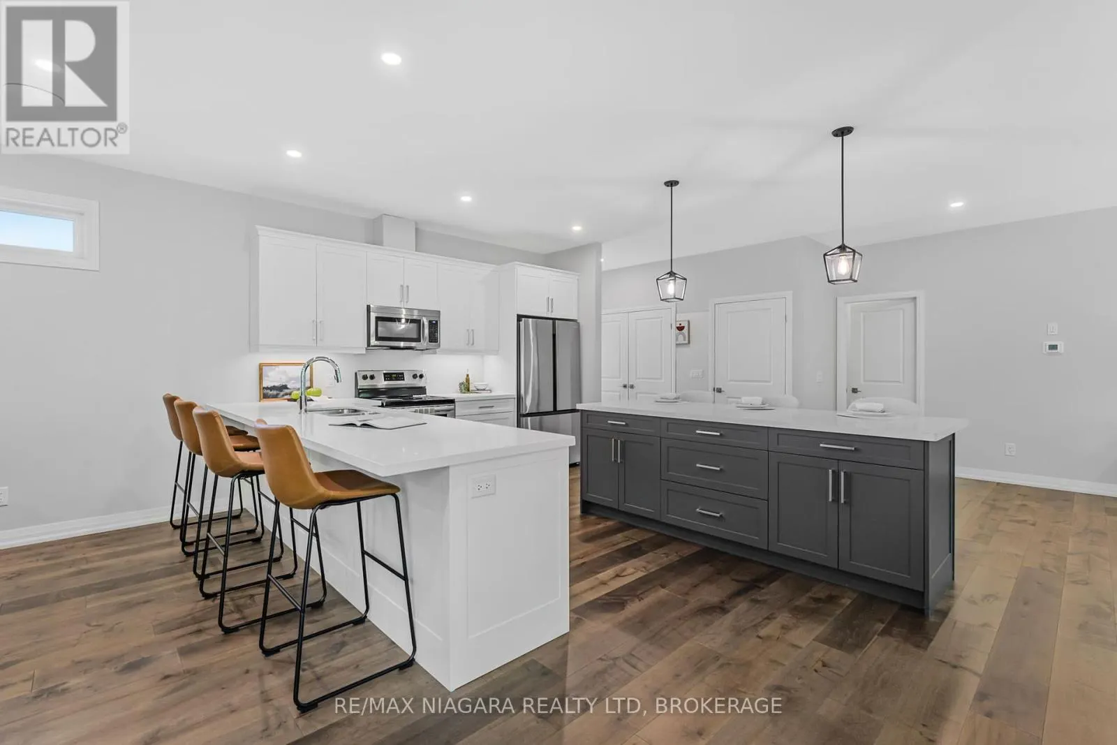 16 - 300 RICHMOND STREET, #16