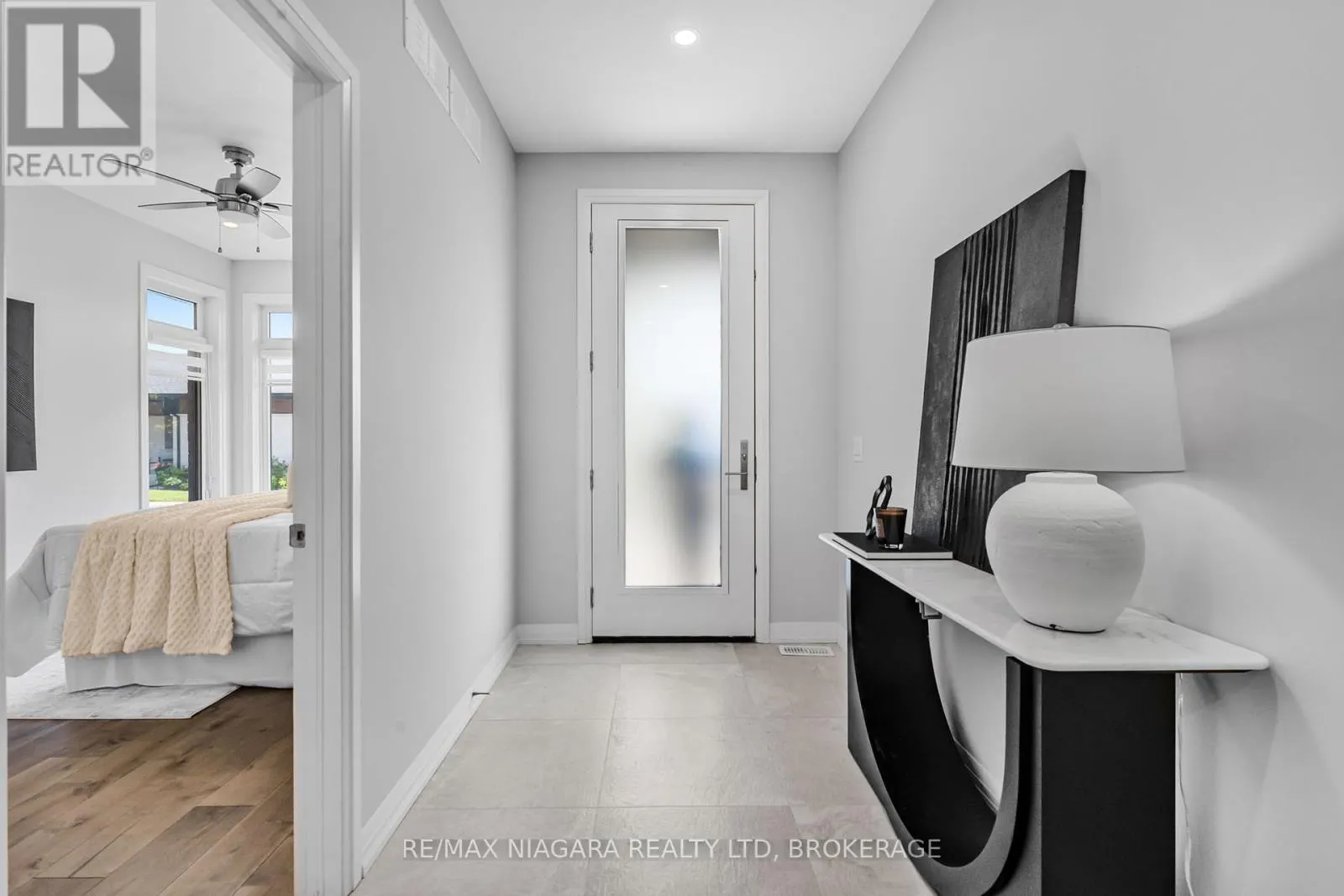 16 - 300 RICHMOND STREET, #16