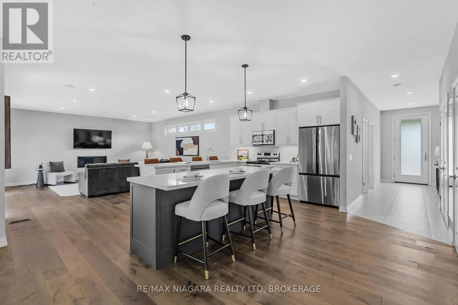16 - 300 RICHMOND STREET, #16