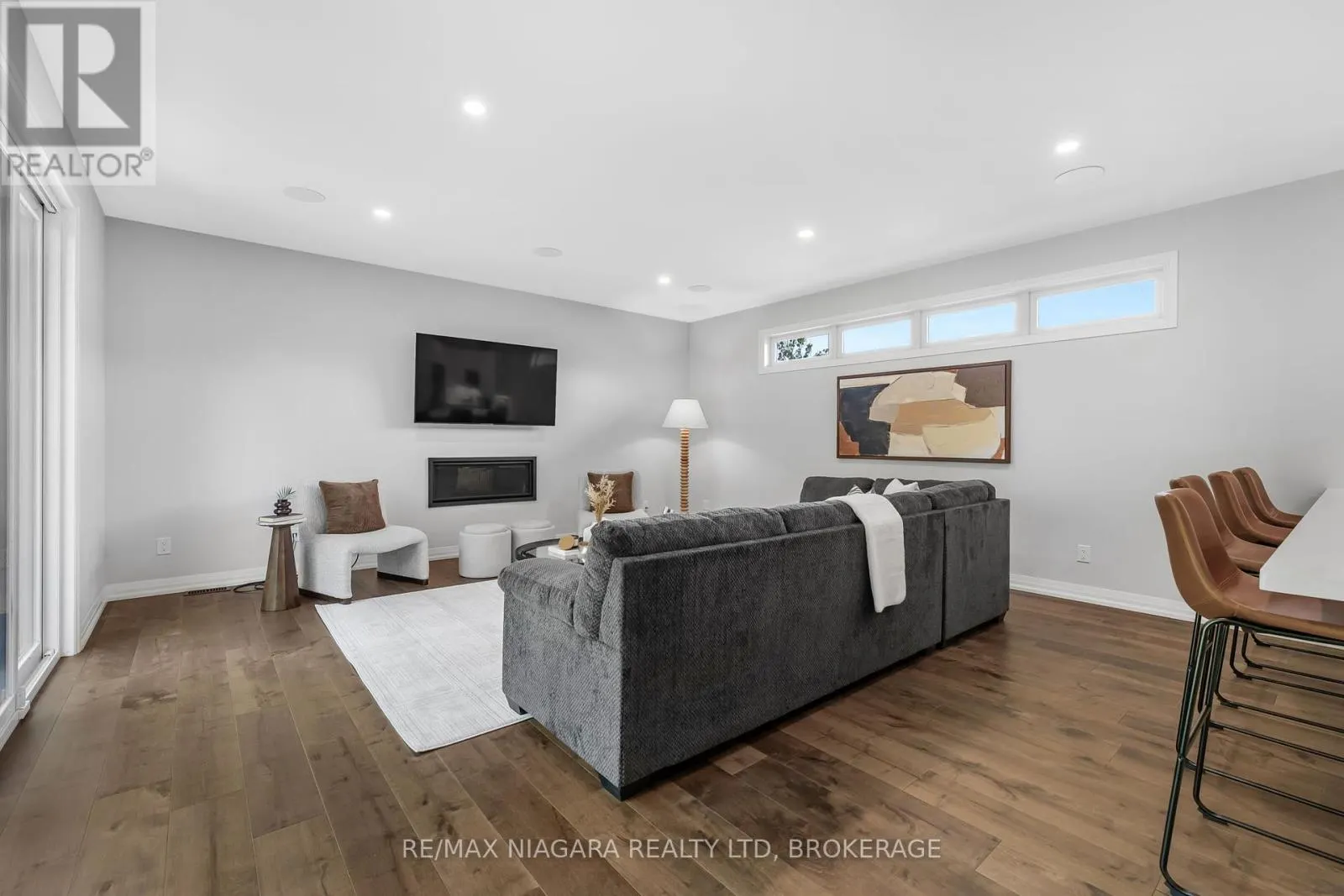 16 - 300 RICHMOND STREET, #16