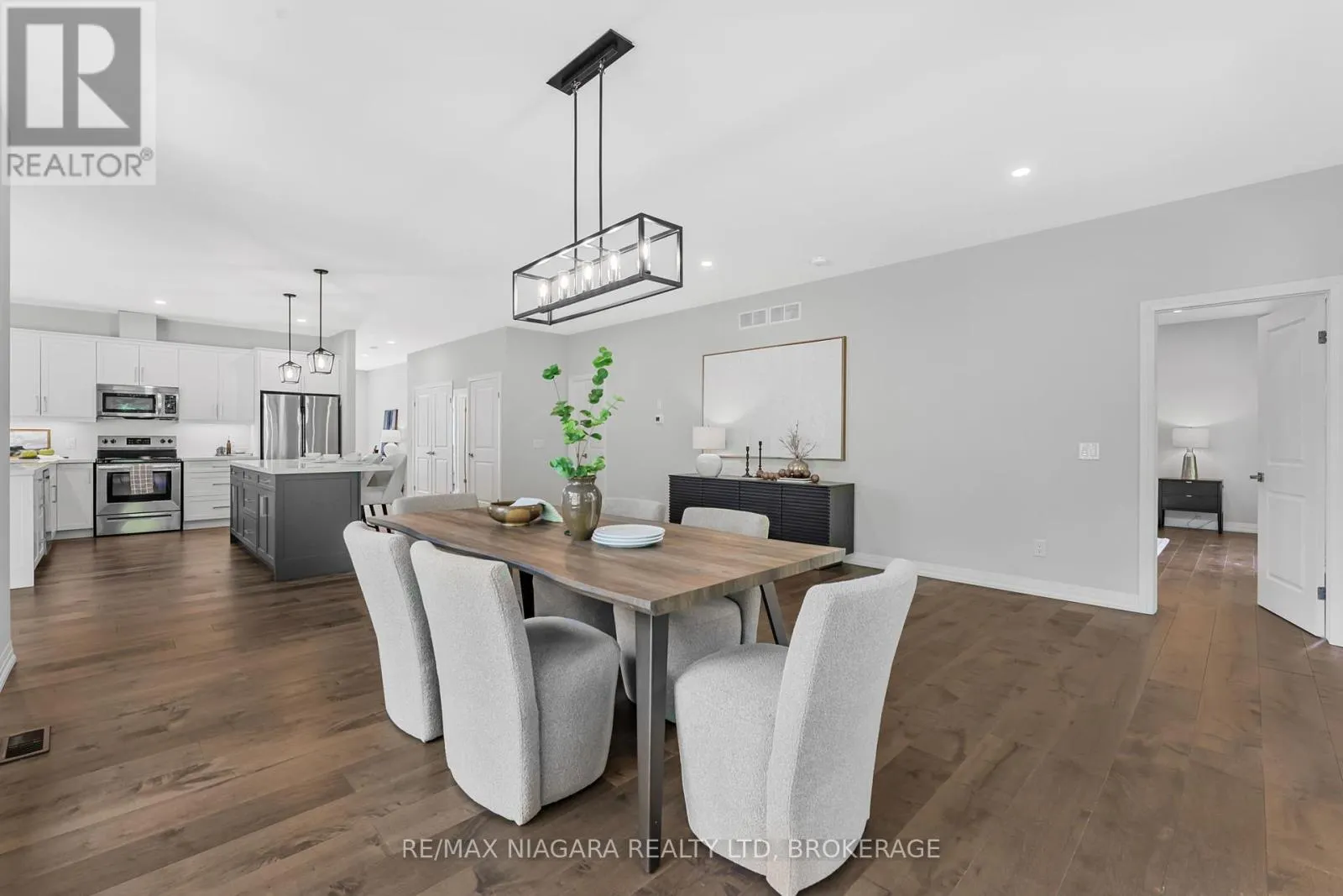16 - 300 RICHMOND STREET, #16