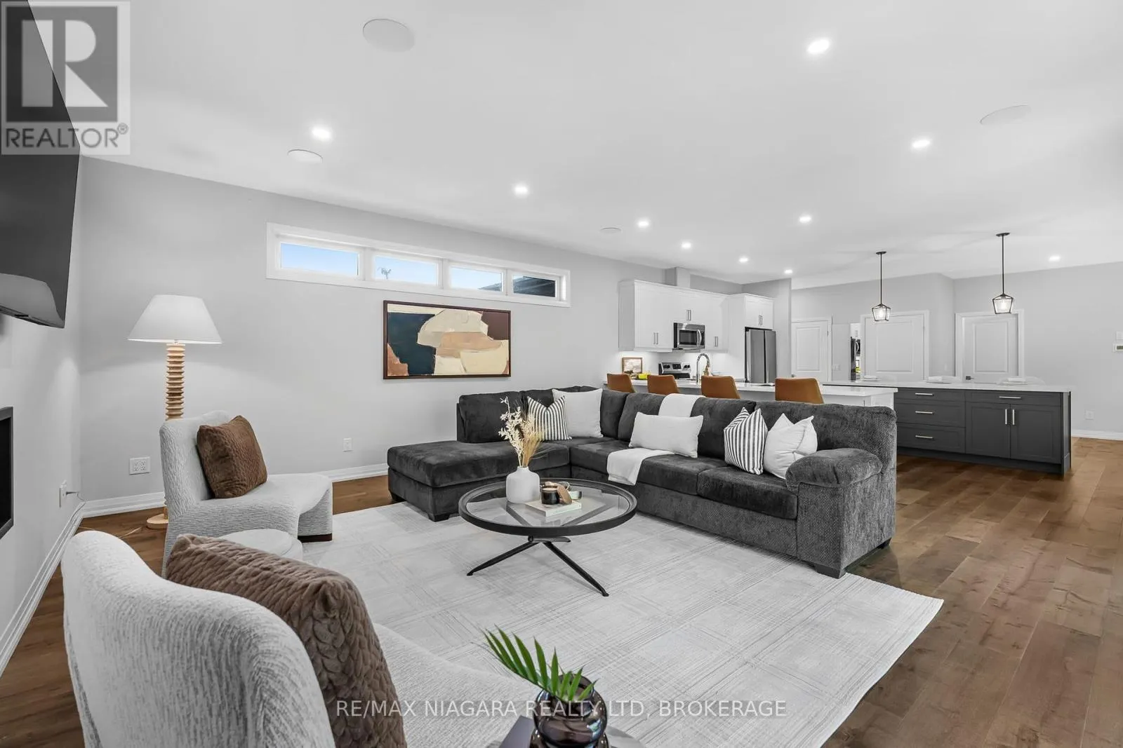 16 - 300 RICHMOND STREET, #16