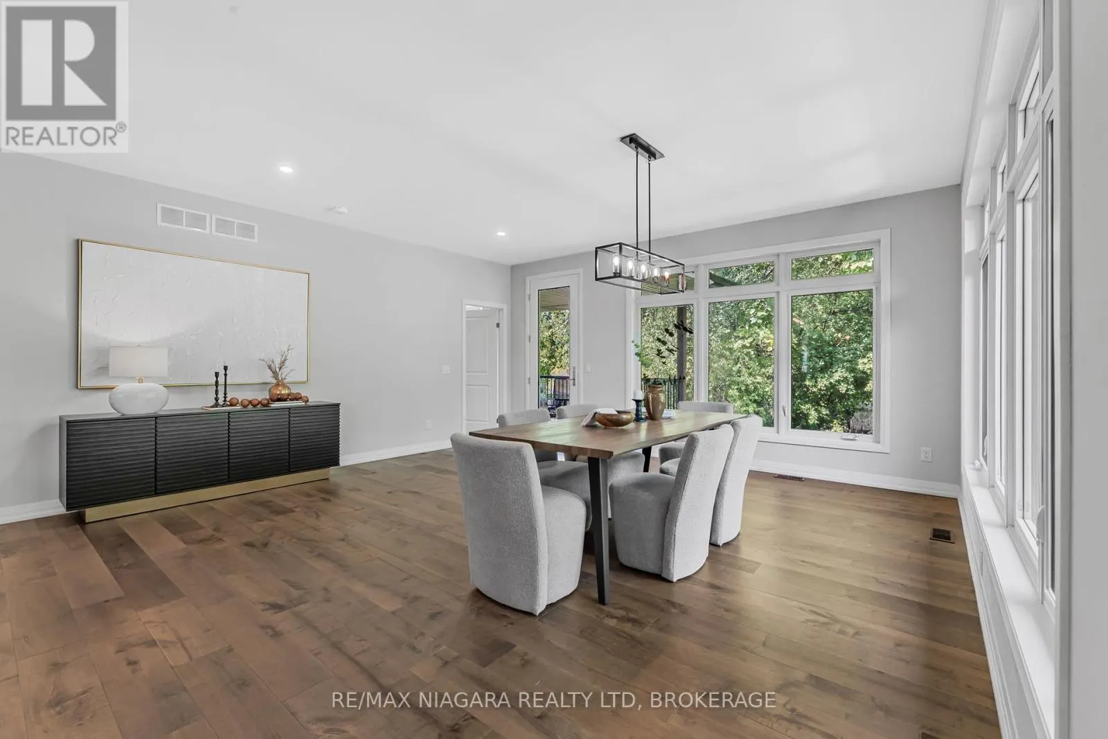 16 - 300 RICHMOND STREET, #16