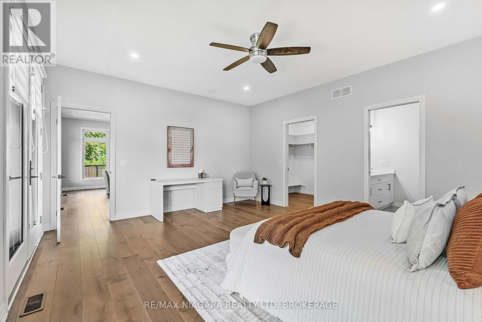 16 - 300 RICHMOND STREET, #16